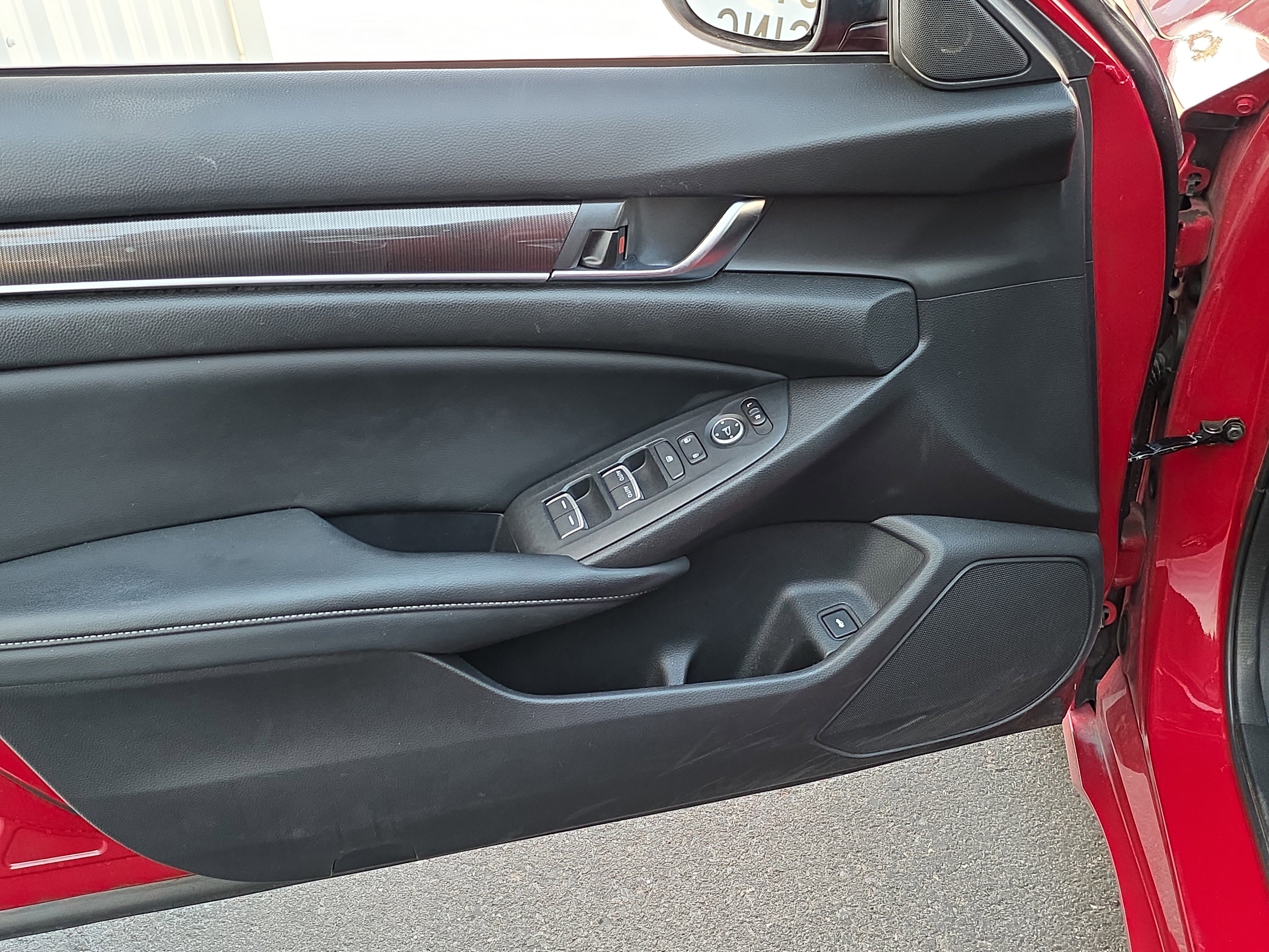 Used 2018 Honda Accord Sport image 9