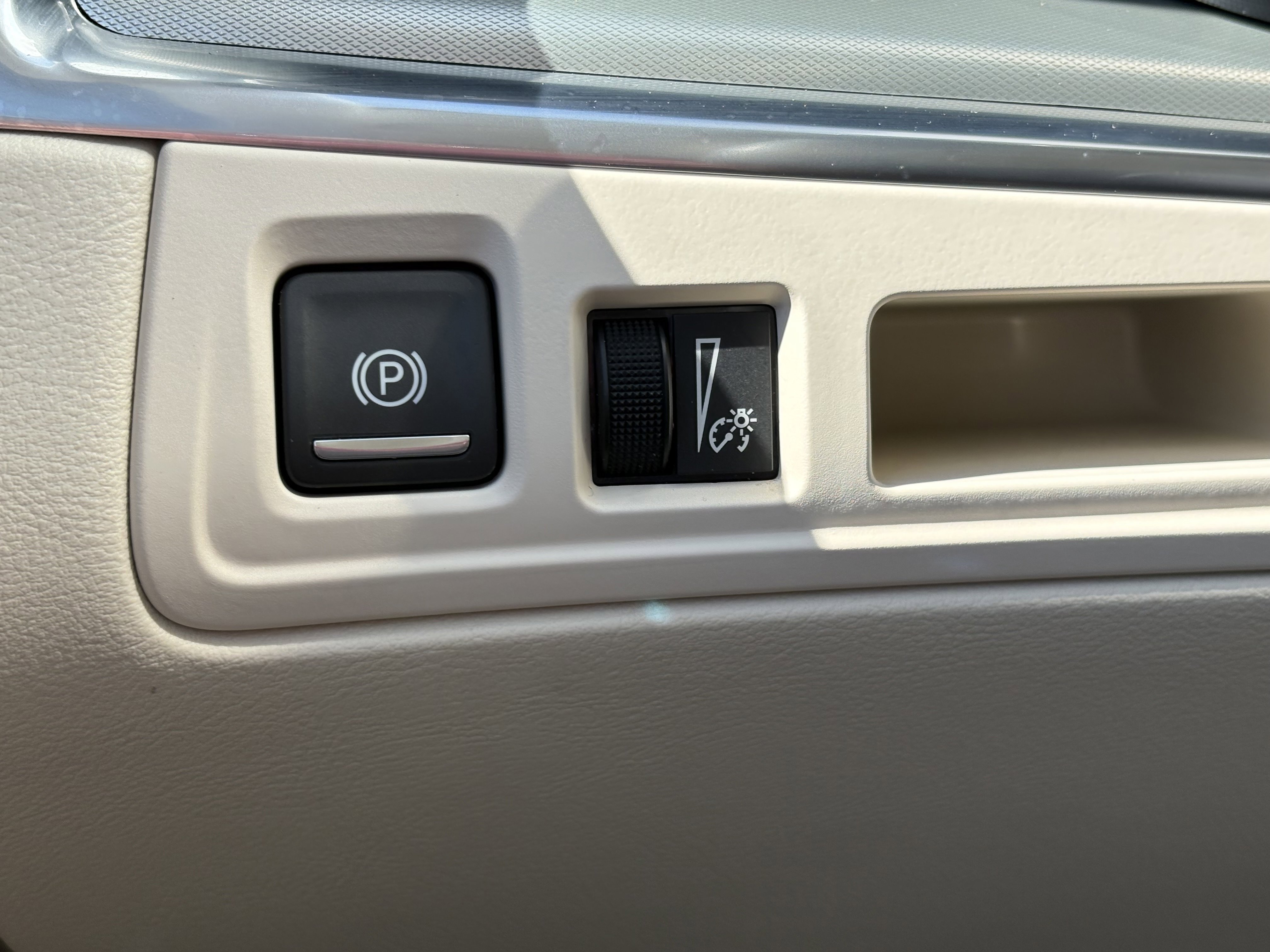 Certified 2023 Cadillac XT5 Premium Luxury w/ LPO, Floor Liner Package image 29