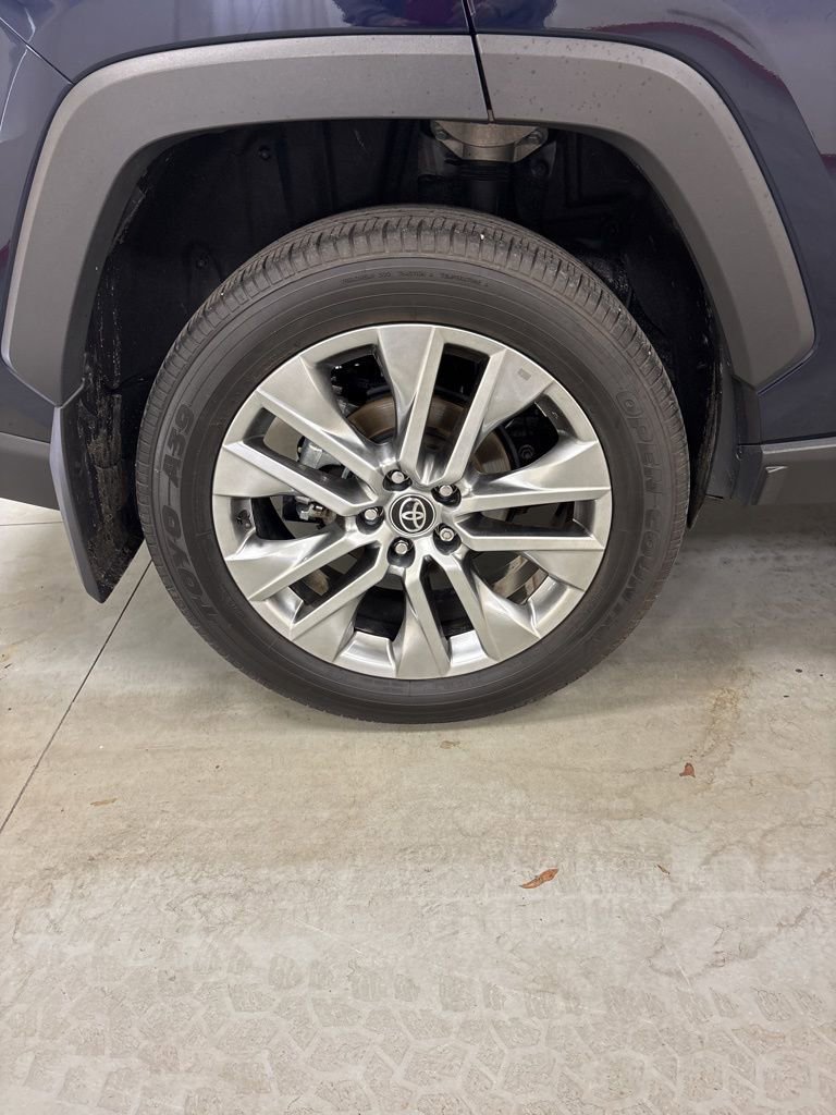 Used 2023 Toyota RAV4 XLE Premium AWD/4WD image 33