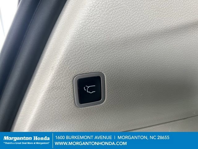 Used 2024 Chrysler Pacifica Touring-L image 33