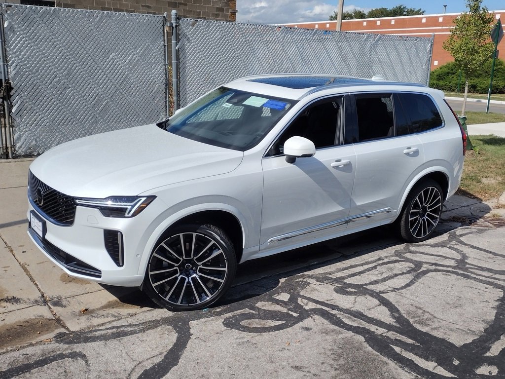 New 2026 Volvo XC90 B6 Plus image 3