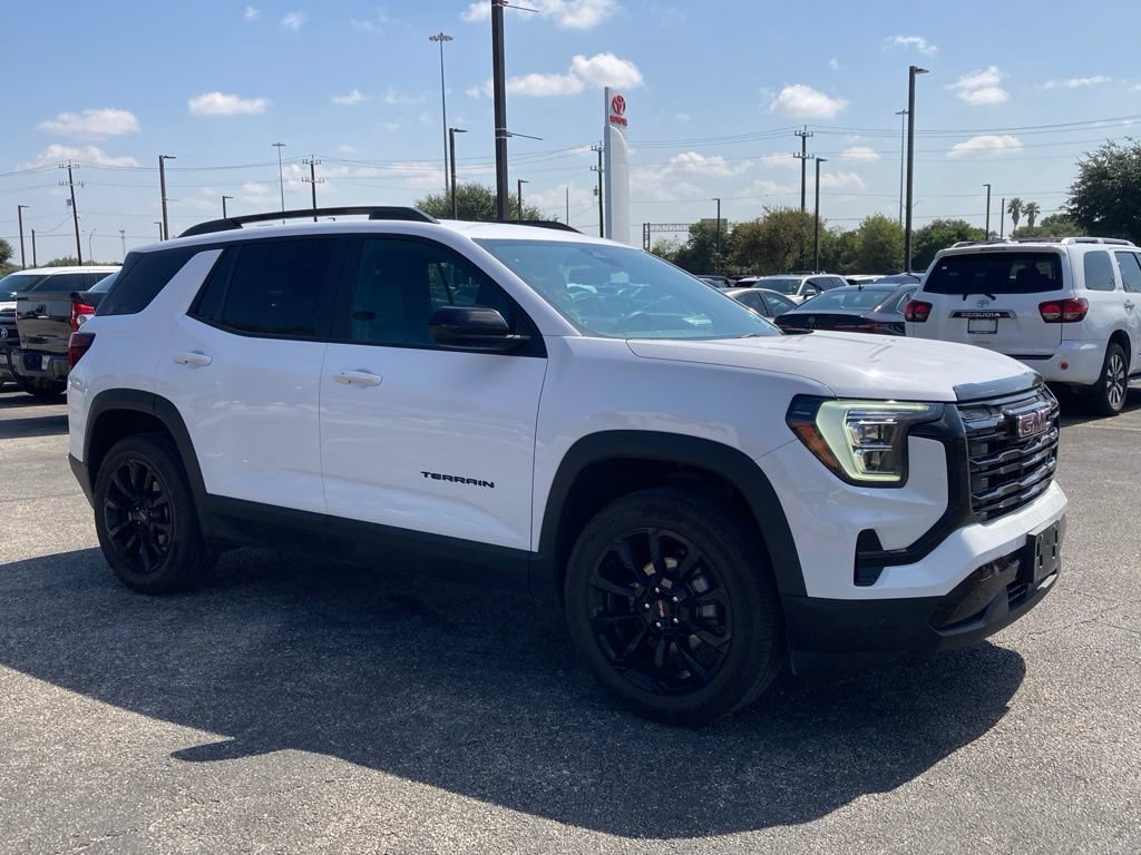 Used 2026 GMC Terrain Elevation w/ Elevation Premium Package FWD image 2