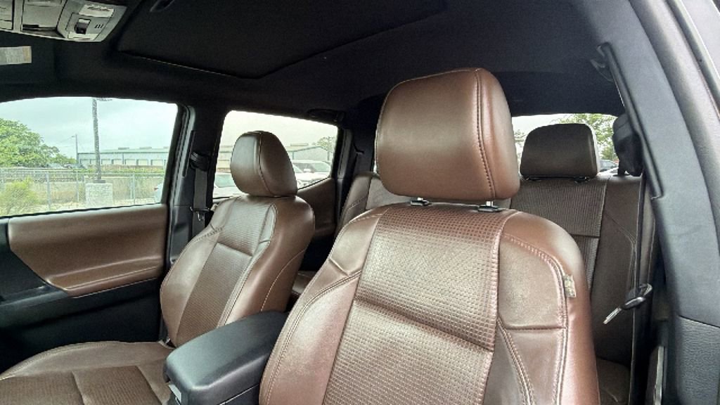 Used 2017 Toyota Tacoma Limited w/ Tow Package AWD/4WD image 22