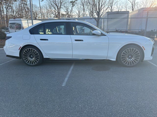 Used 2025 BMW 750e xDrive image 11