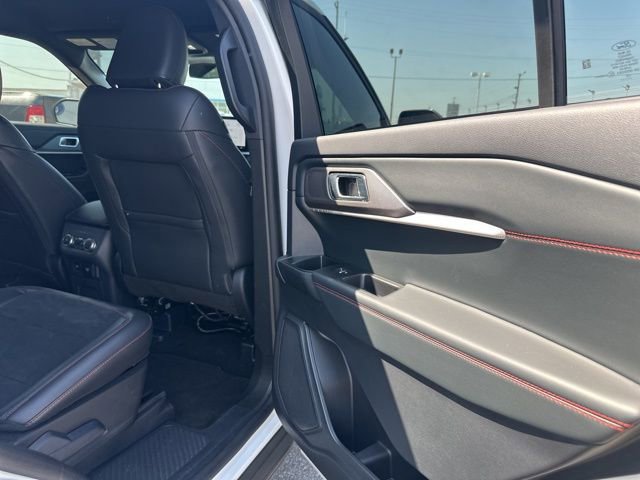 Used 2025 Ford Explorer ST image 18