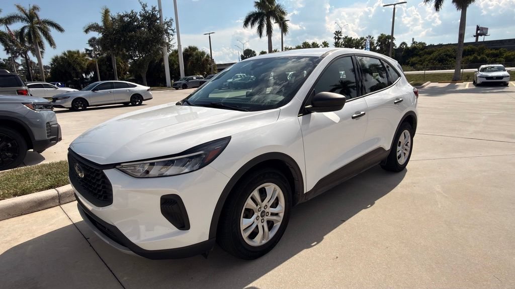 Used 2023 Ford Escape FWD image 2