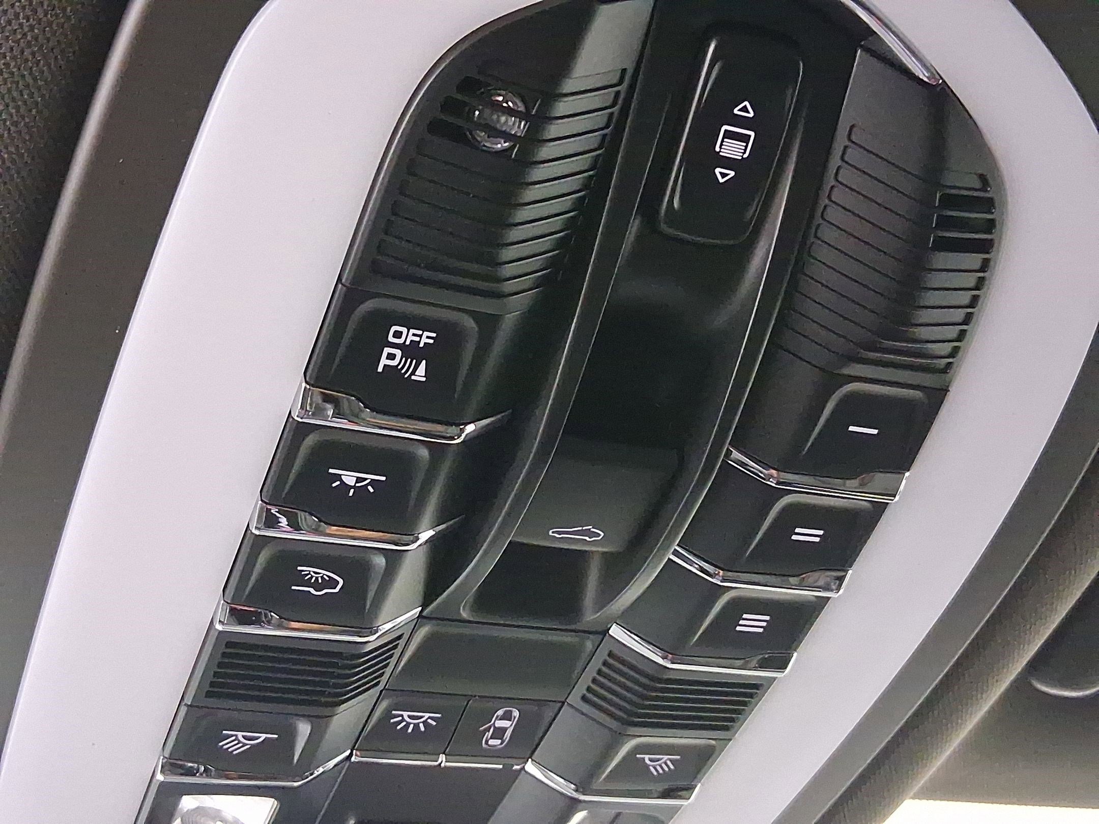 Used 2026 Porsche Macan image 31