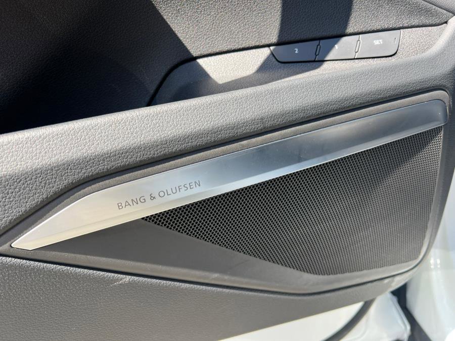 Used 2024 Audi Q8 e-tron Premium Plus w/ Premium Plus Package image 10