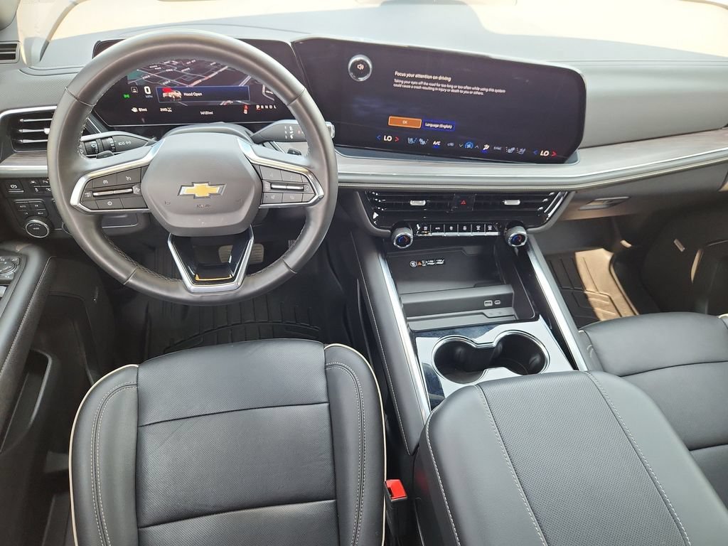 Used 2025 Chevrolet Suburban Premier AWD/4WD image 27