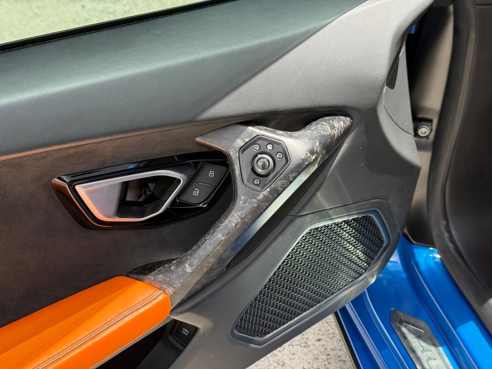 Used 2020 Lamborghini Huracan EVO RWD image 22