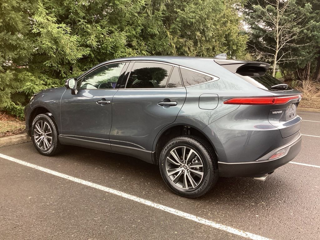 Used 2023 Toyota Venza LE image 8