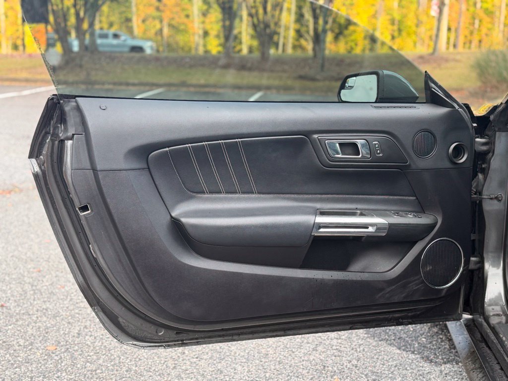 Used 2018 Ford Mustang Premium RWD image 9