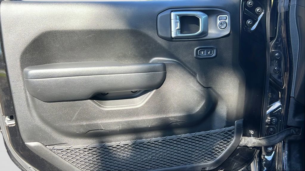 Used 2025 Jeep Wrangler Unlimited Rubicon w/ Convenience Group image 25