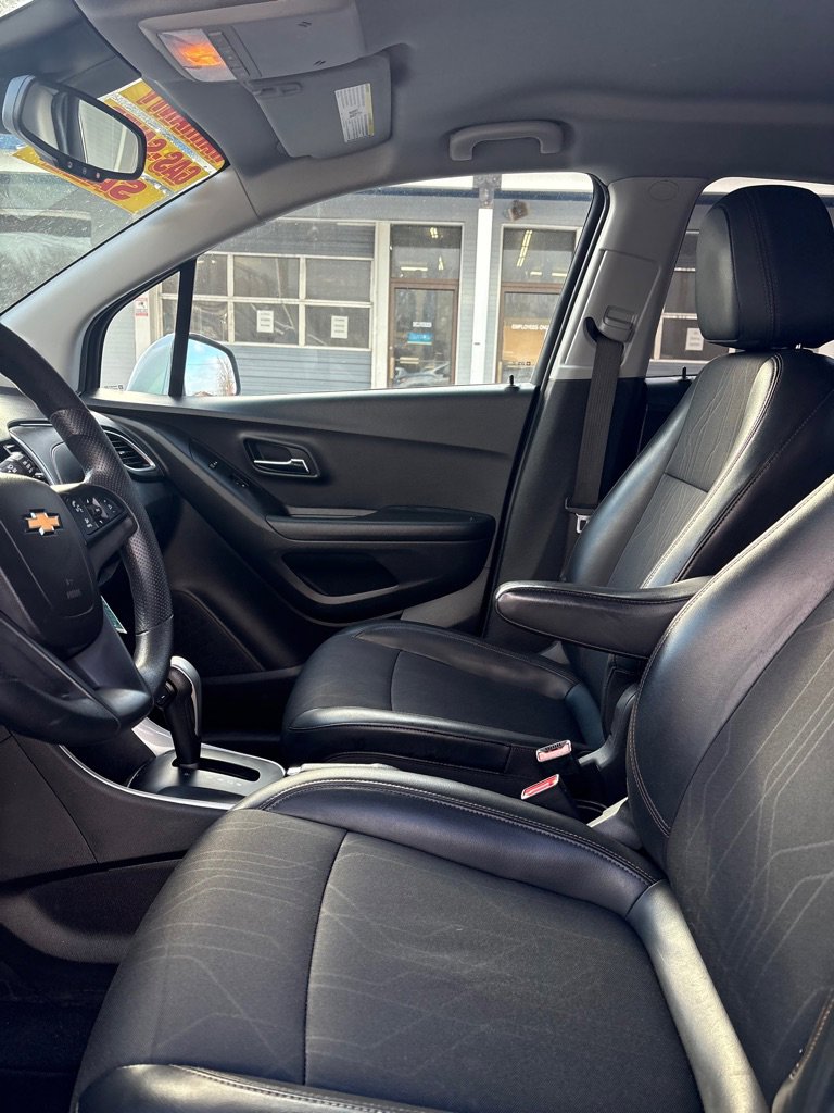 Used 2021 Chevrolet Trax LT FWD image 9