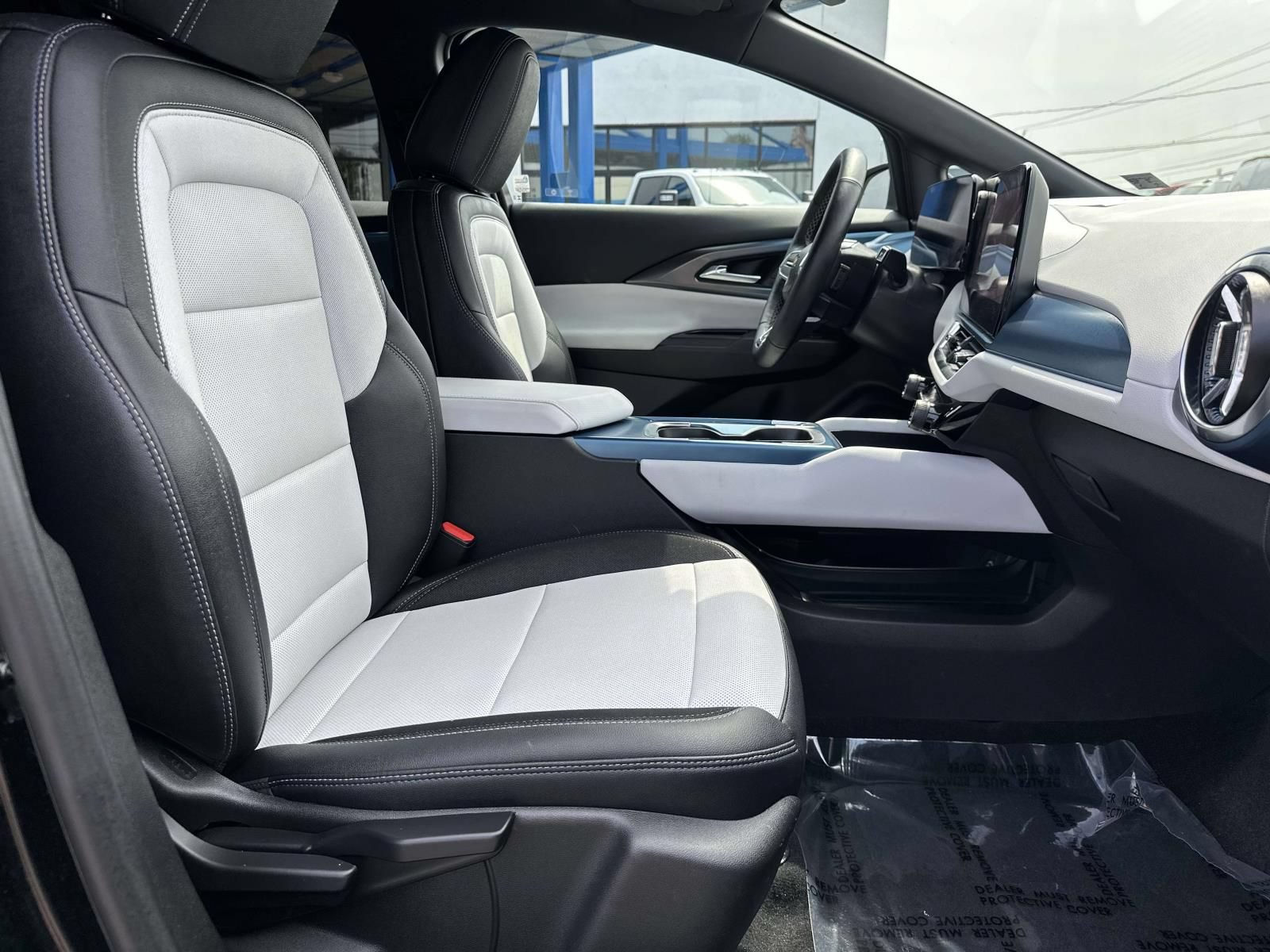 Certified 2024 Chevrolet Equinox EV LT FWD image 29