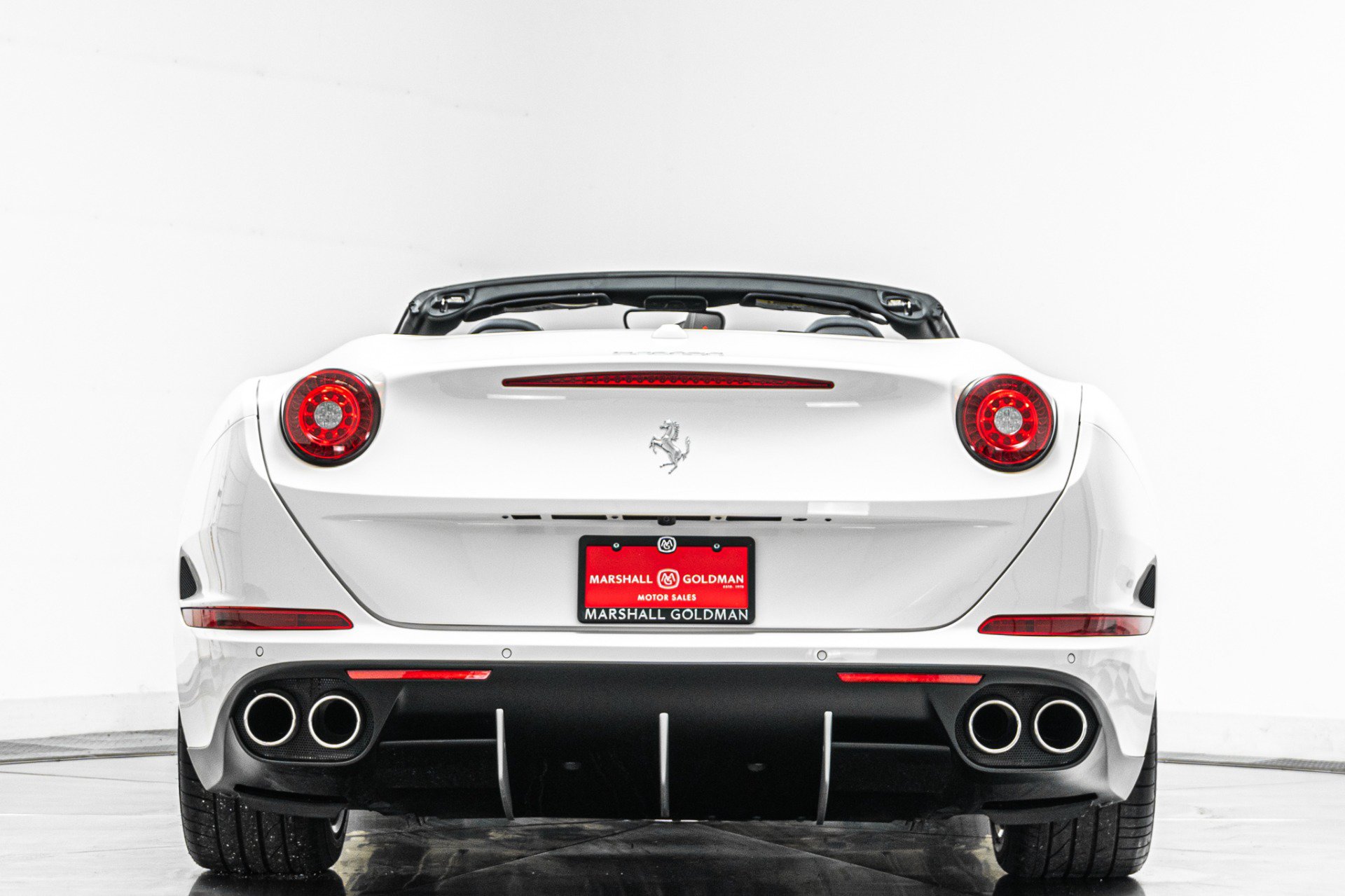 Used 2016 Ferrari California T RWD image 8