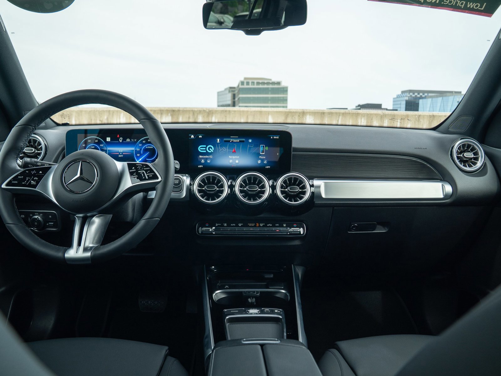 Used 2025 Mercedes-Benz EQB 300 4MATIC image 20