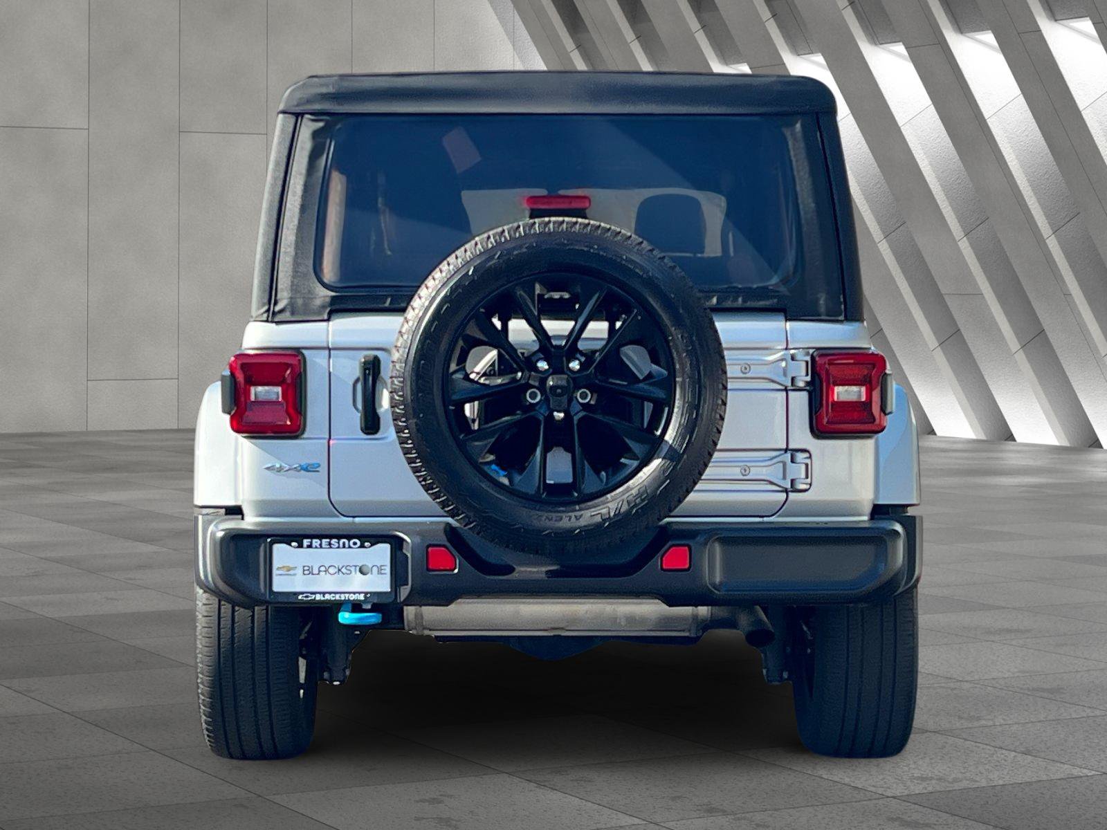 Used 2023 Jeep Wrangler Unlimited Sahara AWD/4WD image 5