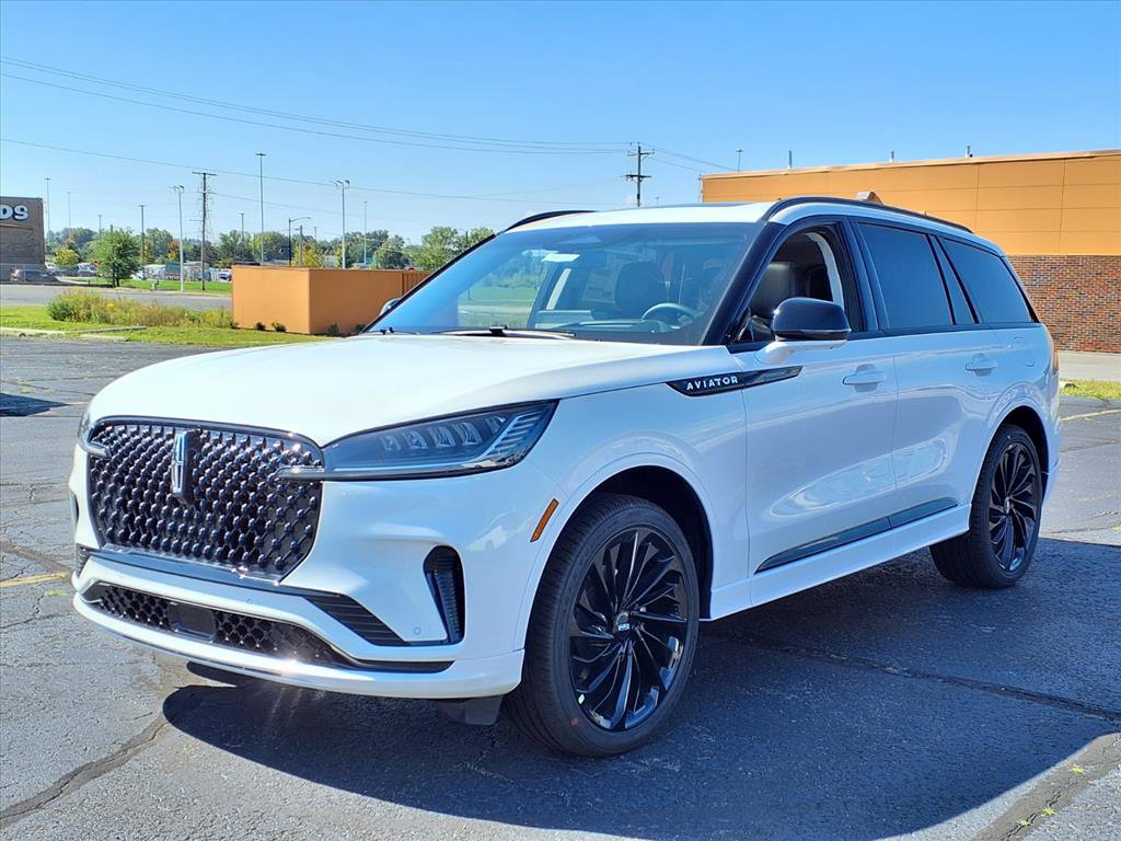 New 2025 Lincoln Aviator Reserve w/ Luxury Package image 3