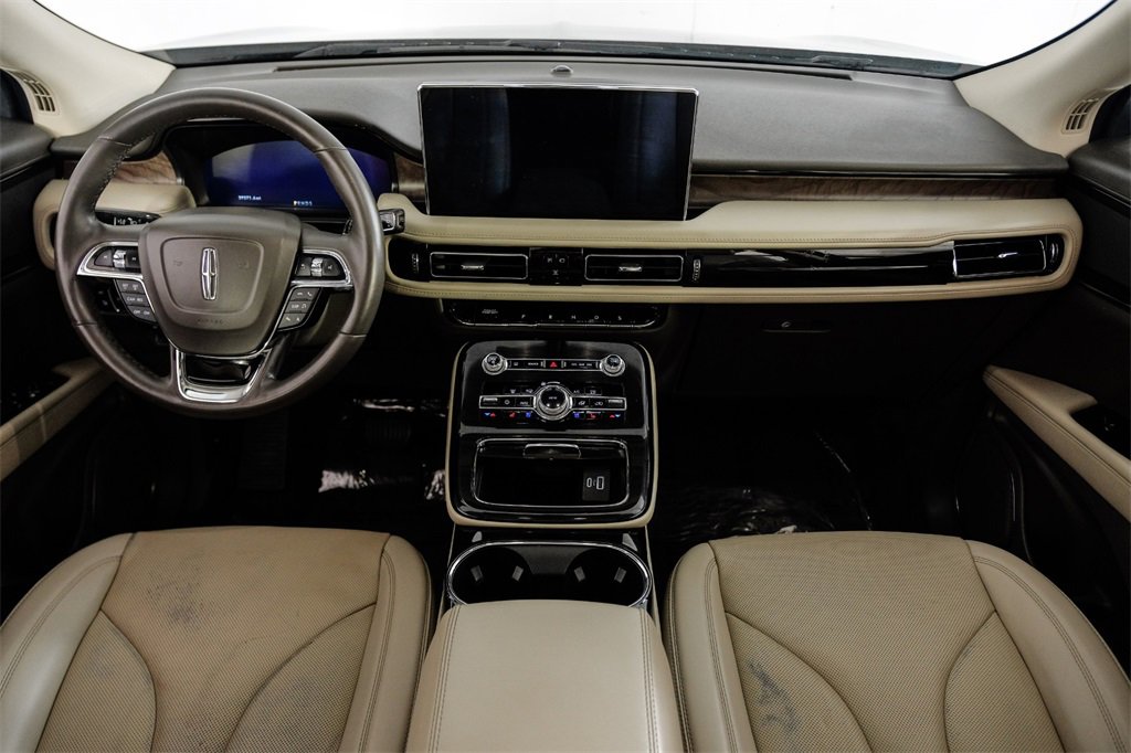 Used 2023 Lincoln Nautilus Reserve image 13