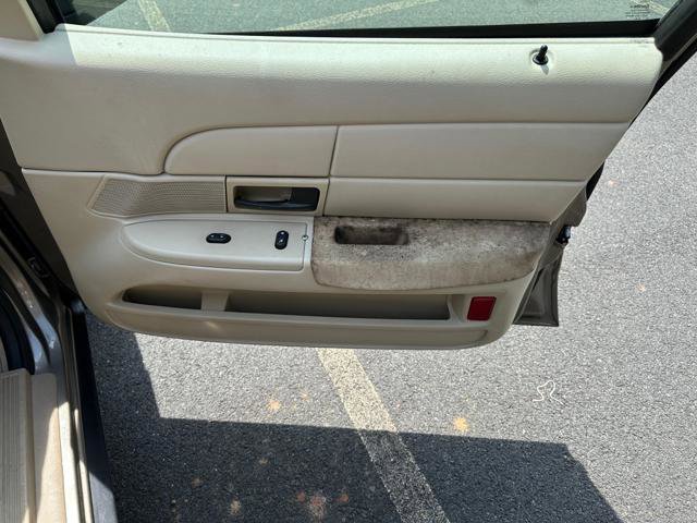 Used 2006 Ford Crown Victoria Police Interceptor image 11