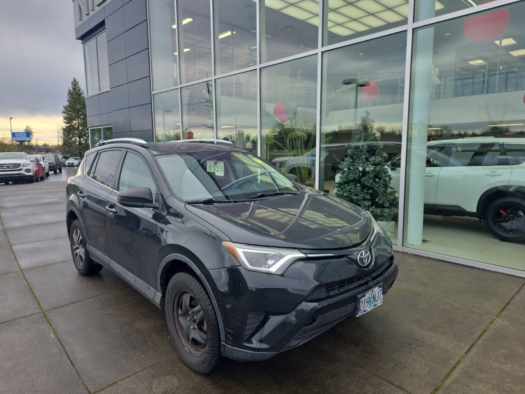 Used 2016 Toyota RAV4 LE image 3