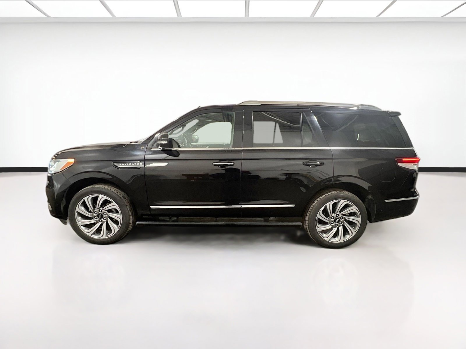 Used 2024 Lincoln Navigator Reserve image 25