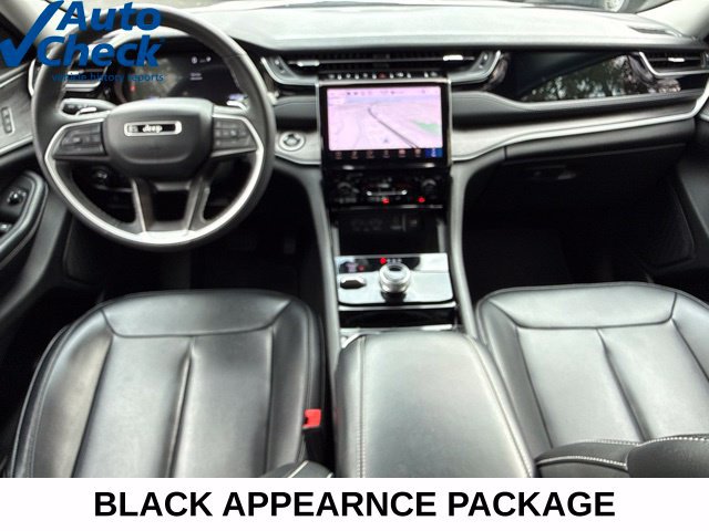 Used 2023 Jeep Grand Cherokee Limited w/ Black Appearance Package AWD/4WD image 4