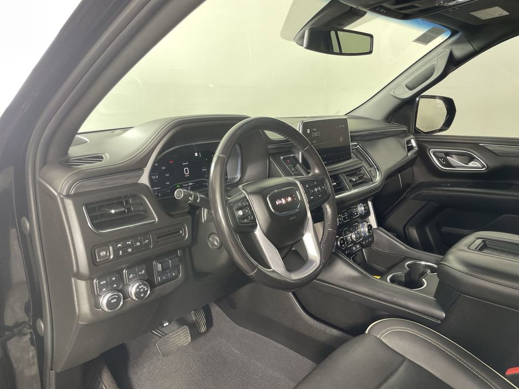 Used 2022 GMC Yukon XL SLT w/ SLT Premium Package image 10