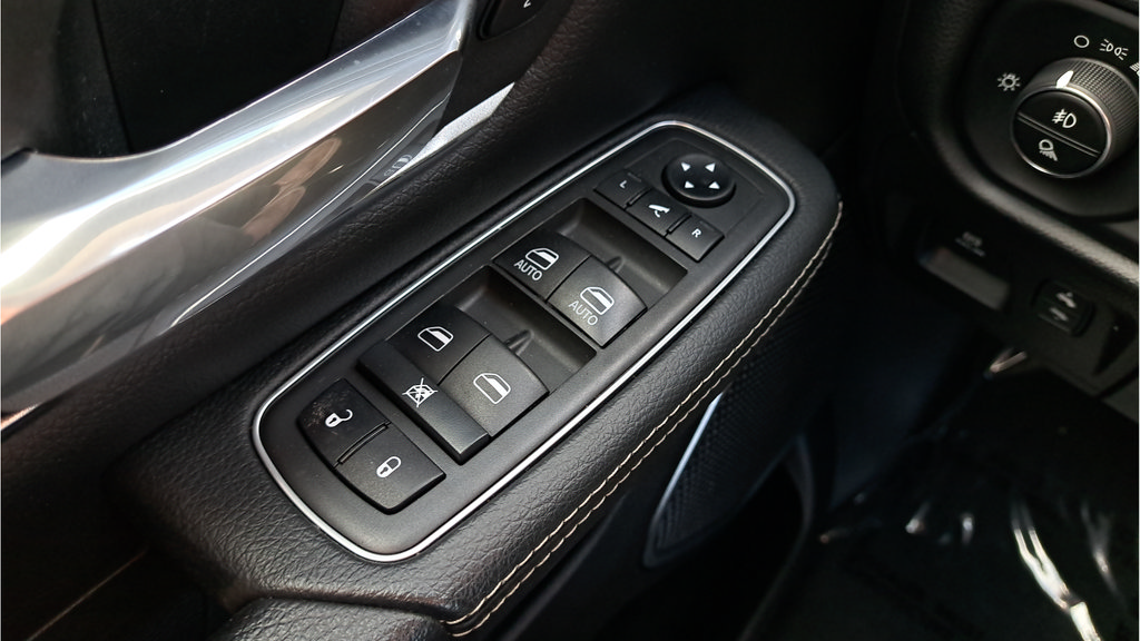 Used 2021 RAM 1500 Laramie AWD/4WD image 25