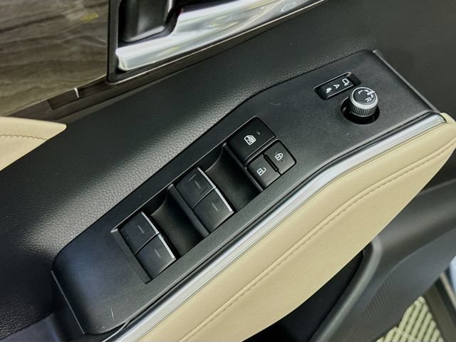 Used 2023 Toyota Highlander Limited AWD/4WD image 18