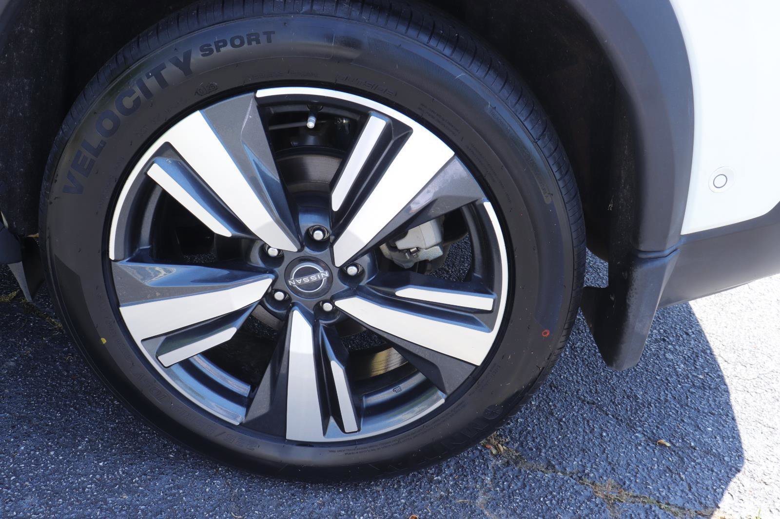 Used 2023 Nissan Rogue SL w/ SL Premium Package image 11
