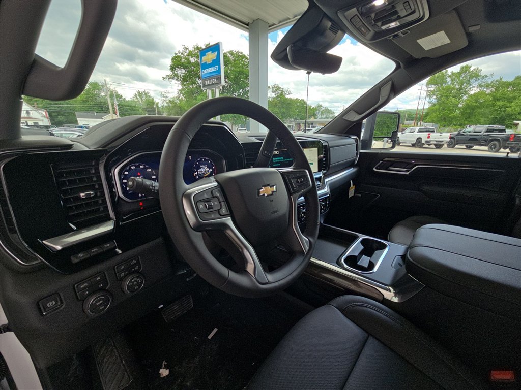 New 2026 Chevrolet Silverado 2500 LTZ w/ LTZ Convenience Package AWD/4WD image 10
