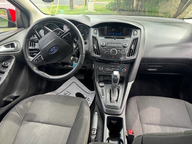 Used 2015 Ford Focus SE w/ SE Sport Package image 13