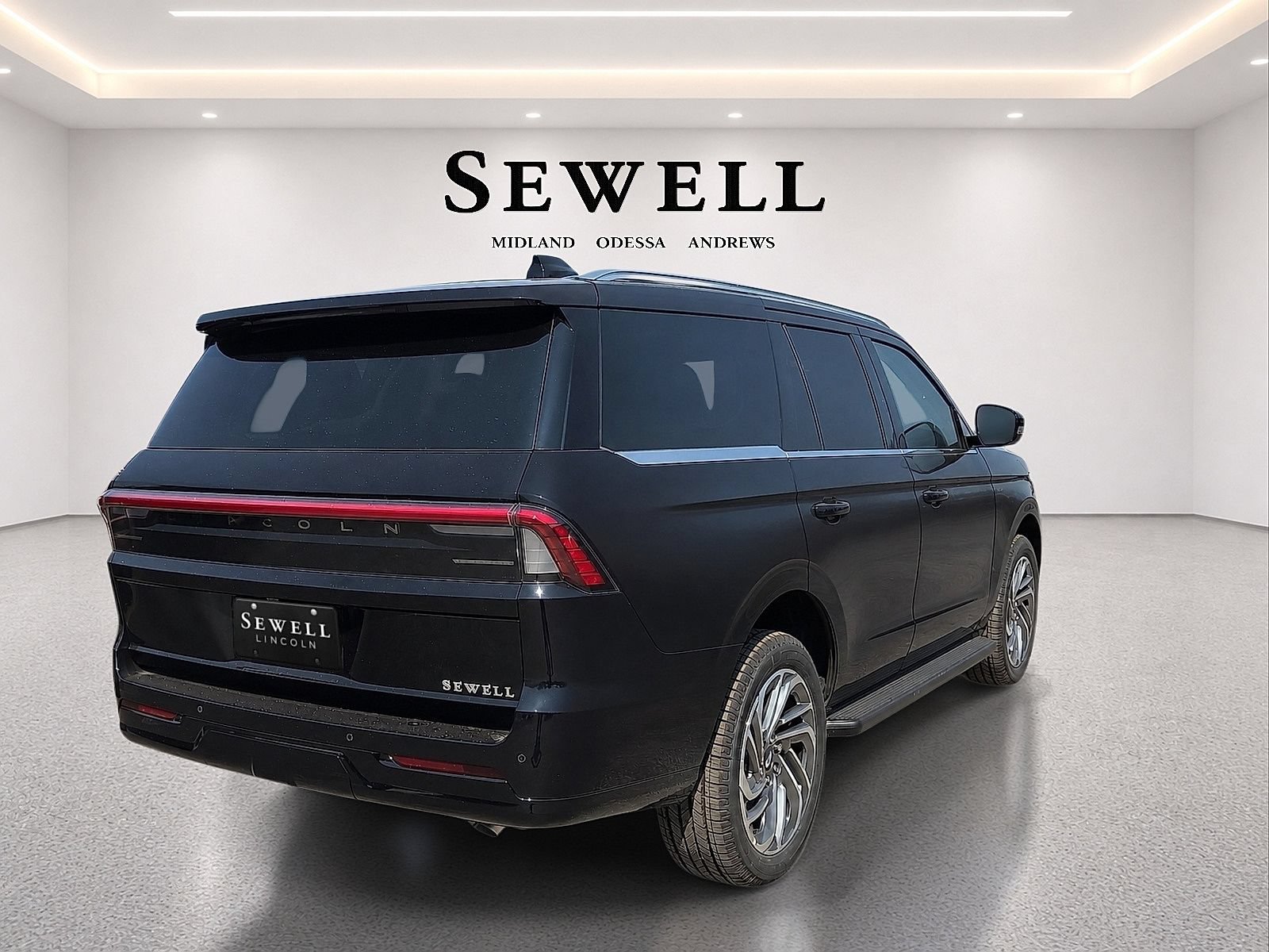New 2027 Lincoln Navigator Premiere RWD image 3