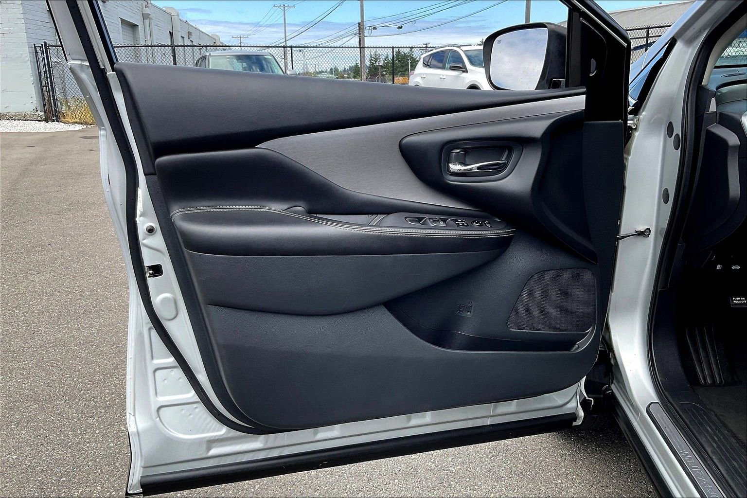 Used 2023 Nissan Murano SV image 27