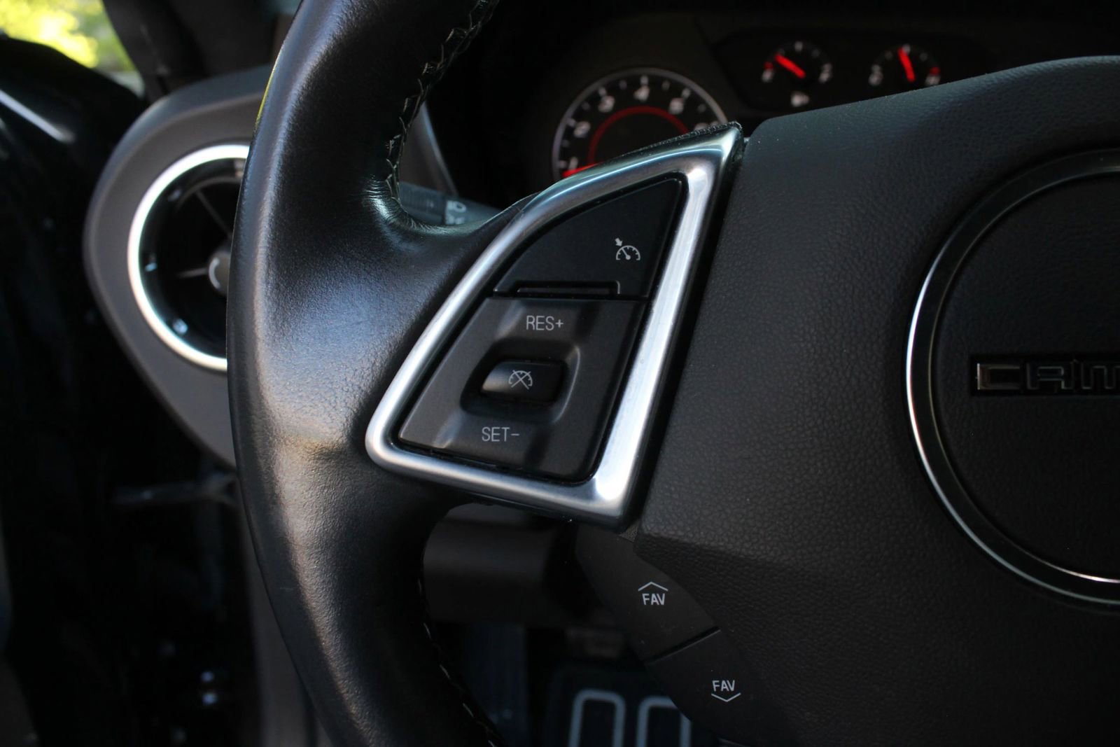 Used 2021 Chevrolet Camaro LT w/ Technology Package RWD image 21