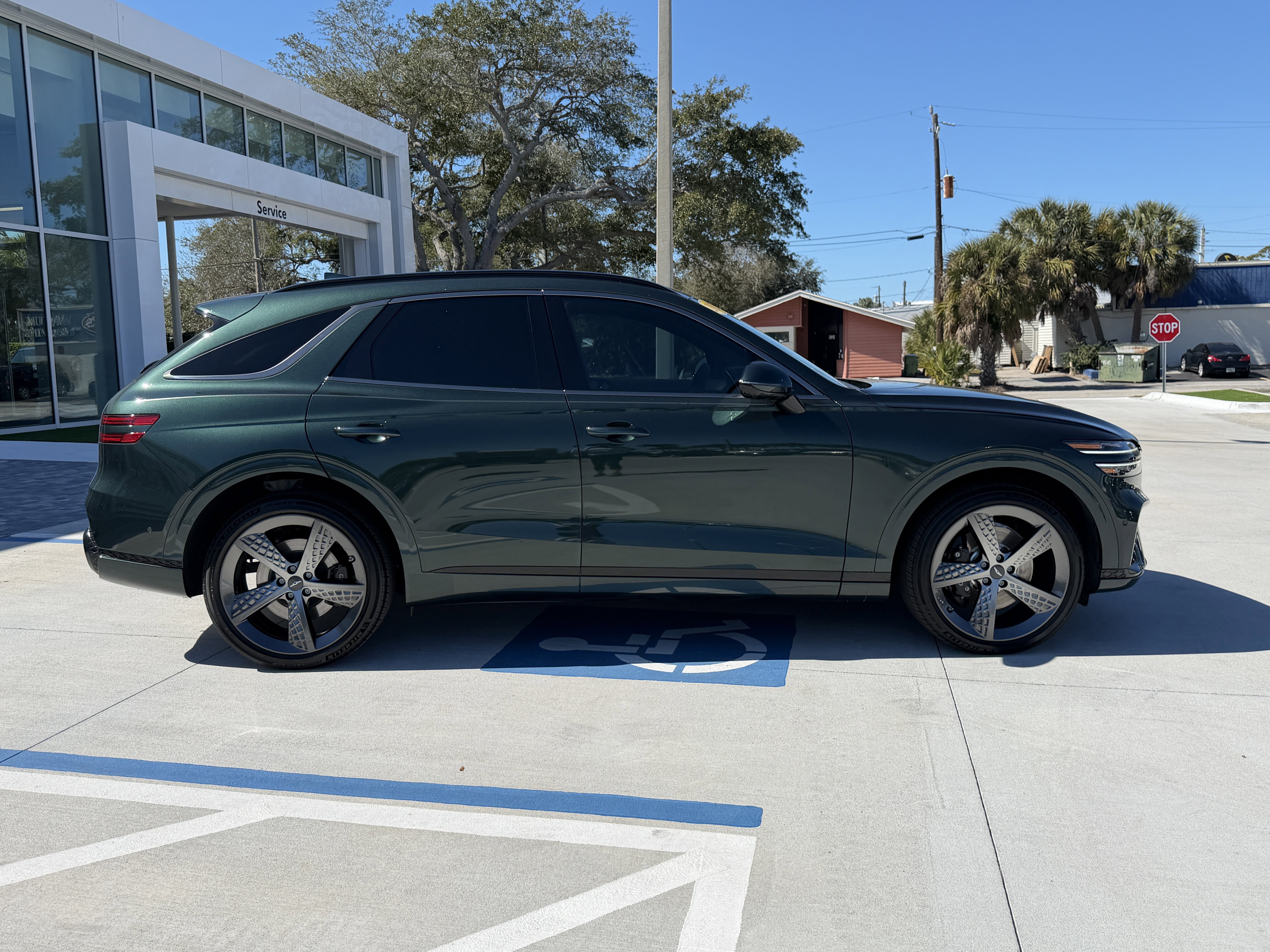 Used 2023 Genesis GV70 2.5T w/ Sport Prestige Package image 2