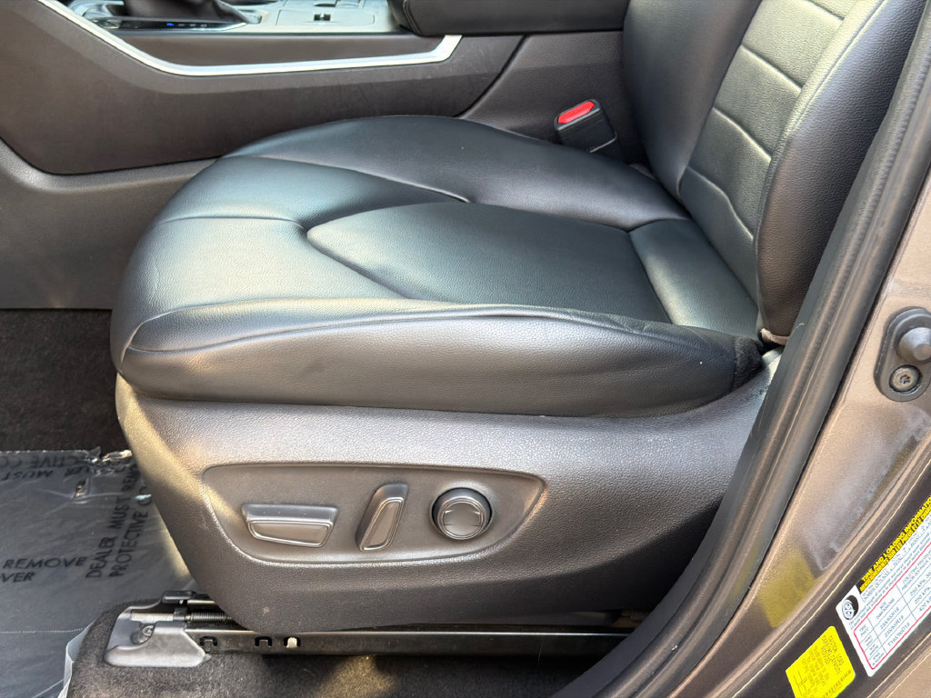 Used 2023 Toyota Highlander XLE FWD image 17