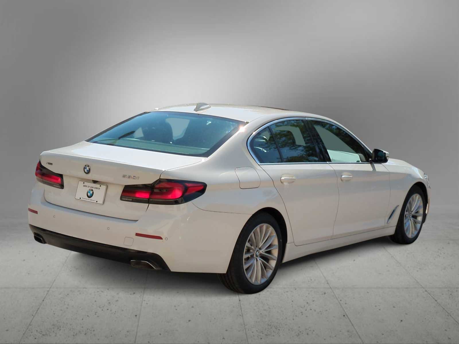 Used 2021 BMW 530i xDrive w/ Premium Package image 8