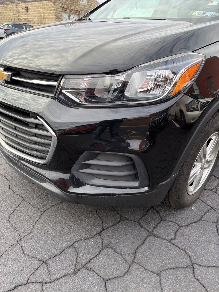 Certified 2022 Chevrolet Trax LS w/ Tint and Cruise Package image 9