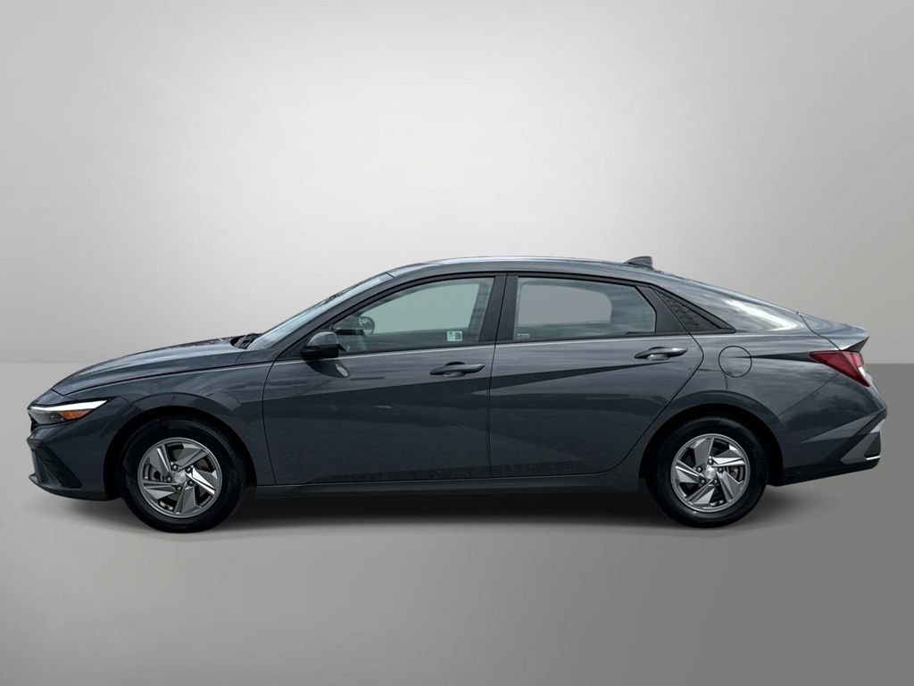 Used 2024 Hyundai Elantra SE FWD image 24