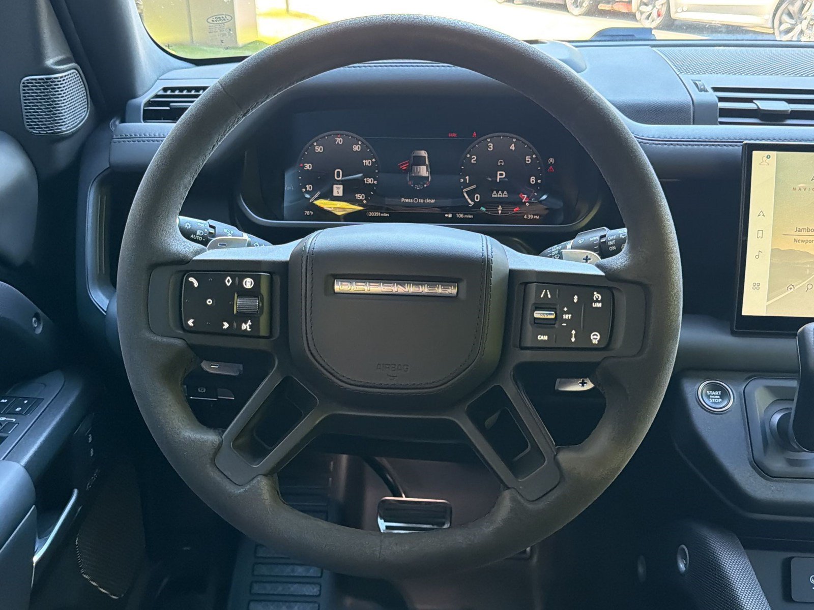 Used 2024 Land Rover Defender 110 V8 AWD/4WD image 11