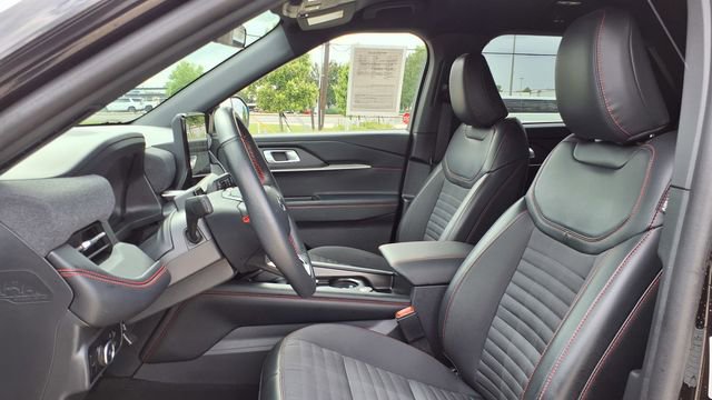 Used 2025 Ford Explorer ST-Line w/ ST-Line Street Pack image 19