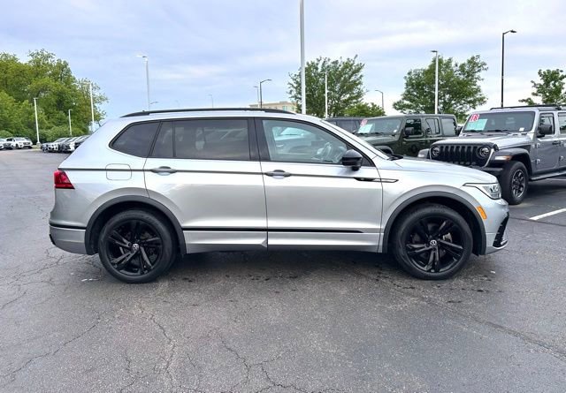 Used 2023 Volkswagen Tiguan SE R-Line FWD image 11