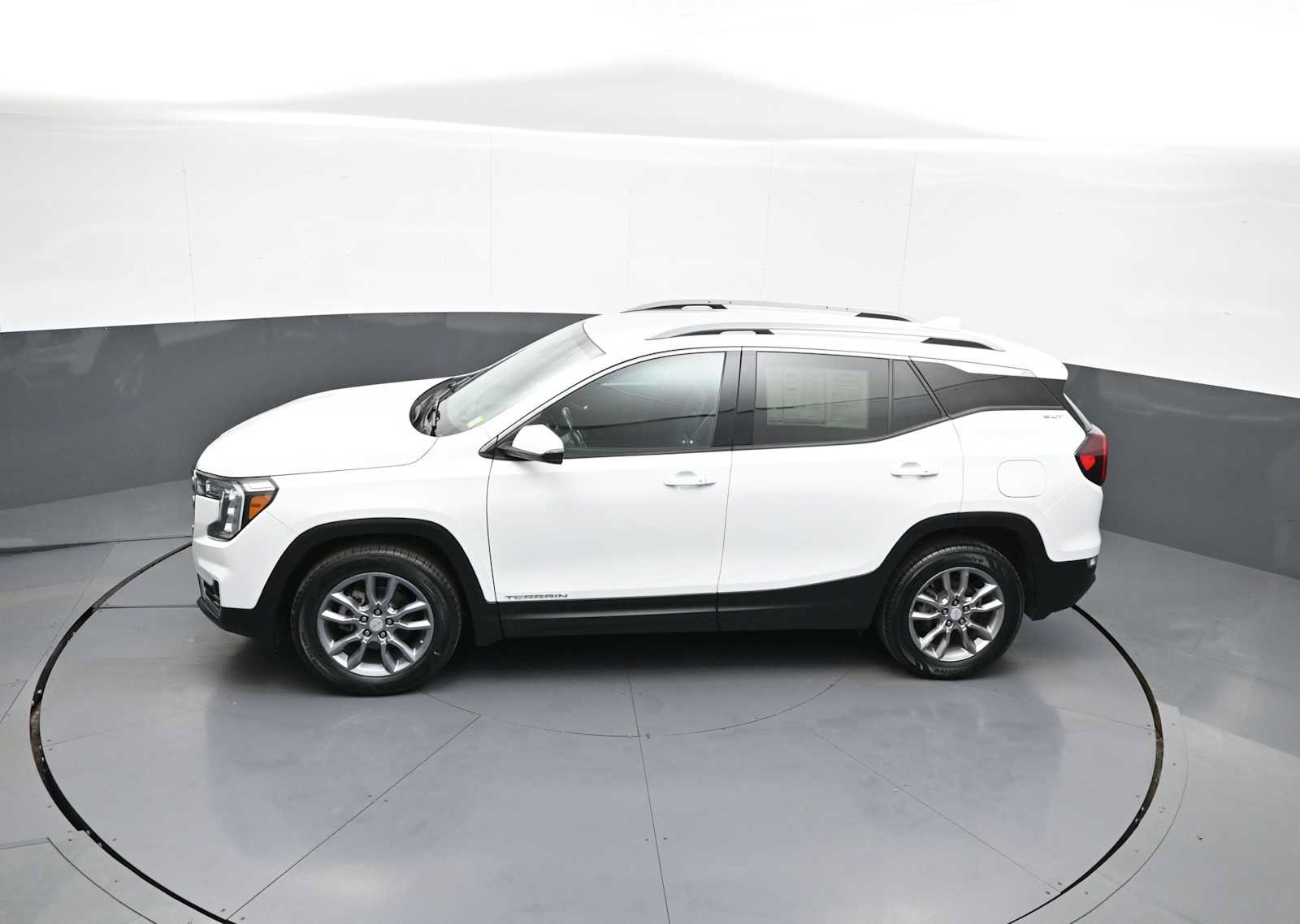 Used 2022 GMC Terrain SLT w/ Infotainment Package II AWD/4WD image 40