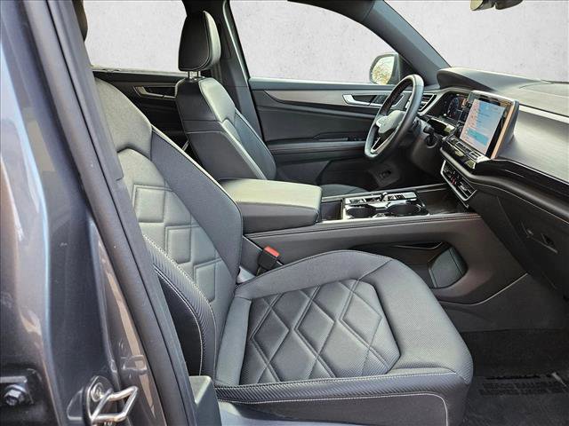 Used 2025 Volkswagen Atlas Cross Sport SE image 20