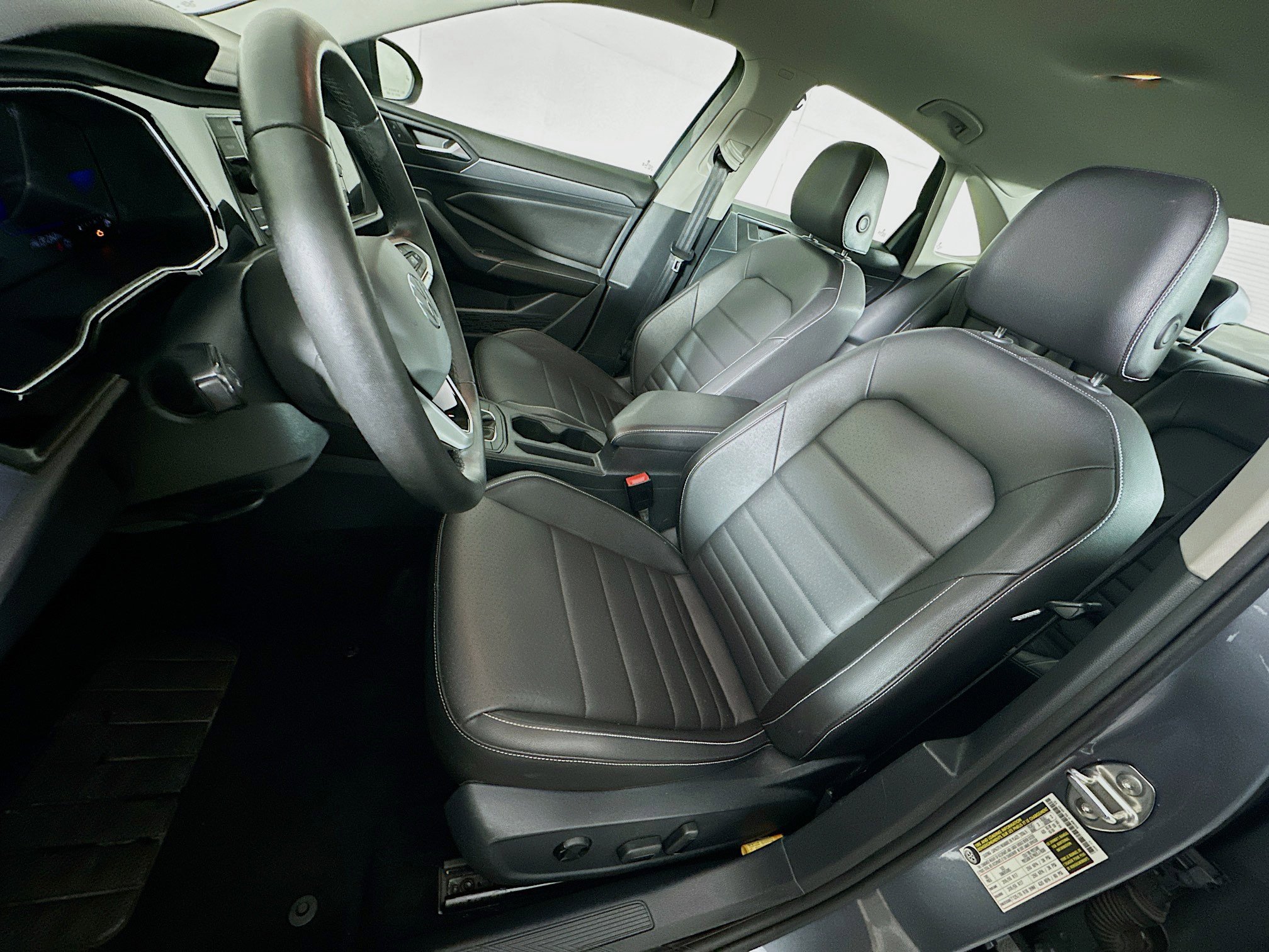 Used 2024 Volkswagen Jetta SE image 13