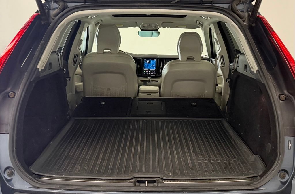 Used 2022 Volvo XC60 B5 Momentum w/ Climate Package AWD/4WD image 27