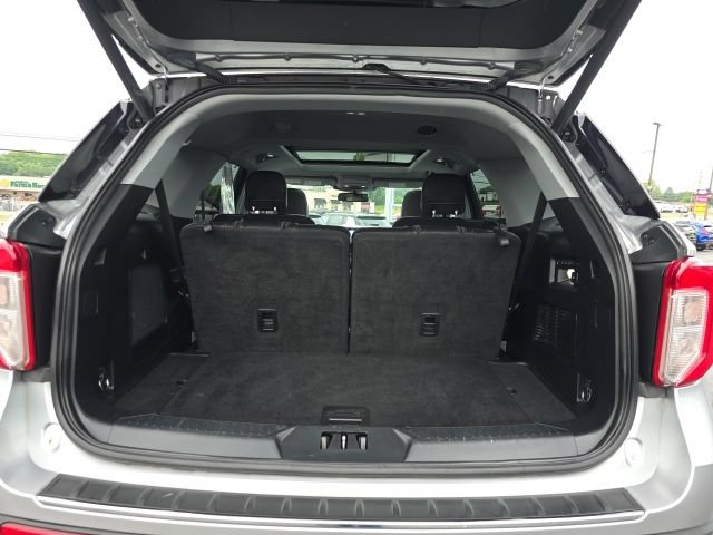 Used 2021 Ford Explorer Limited w/ Equipment Group 301A AWD/4WD image 34